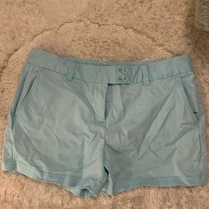 EUC vineyard vines shorts Sz 8
